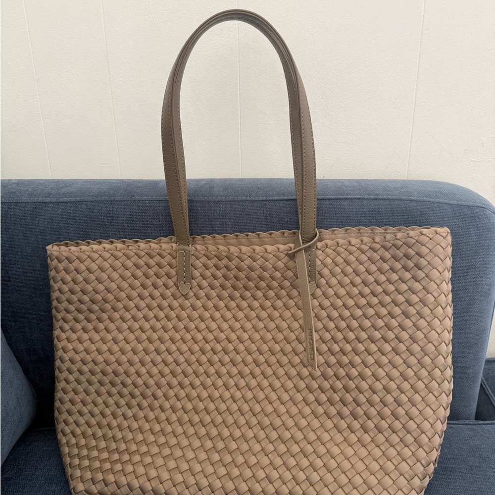 💥HP 💥 Jetsetter Tan Woven Large Woman’s Tote Bag - Picture 7 of 14